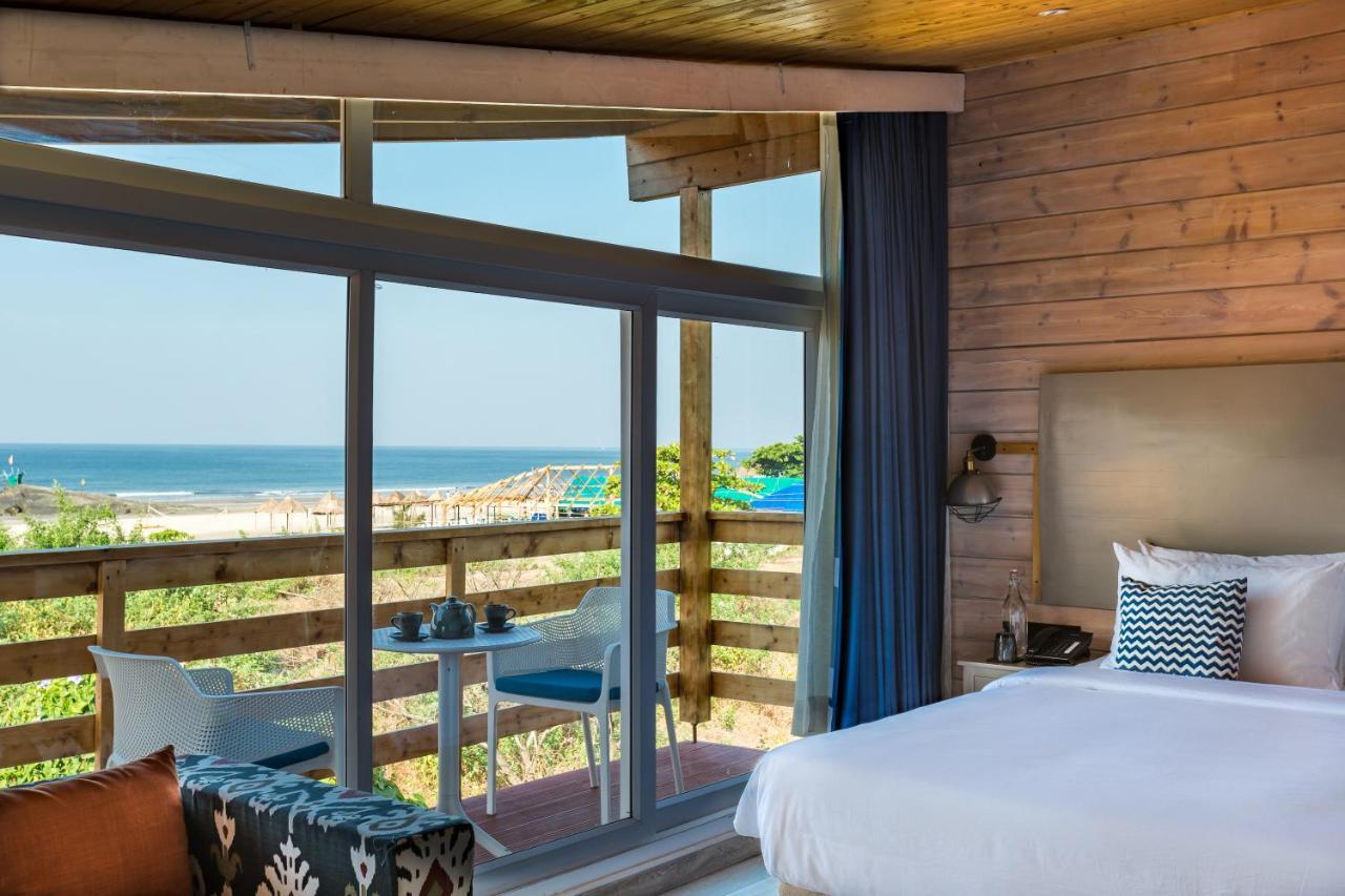 Living Room Beach Resort Морджим Екстер'єр фото